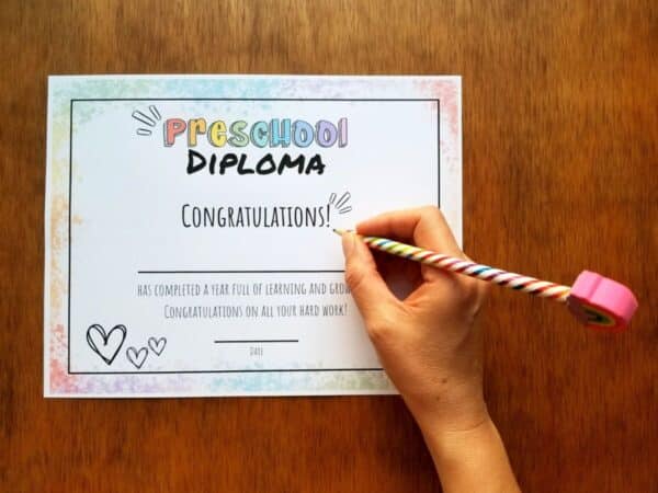 Editable diploma in rainbow design.